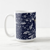 Tiefblaue Menora im William-Morris-Muster Kaffeetasse (Links)