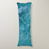 Tiefblaue Ozeanwellen Seitenschläferkissen (Vorderseite Vertikal)