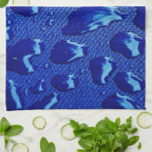 Tiefblaue Wassertropfen Geschirrtuch (Gefaltet)
