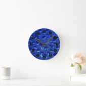 Tiefblaue Wassertropfen Runde Wanduhr (Zuhause)