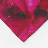 Tiefe rote Rosen Fleecedecke (Ecke)