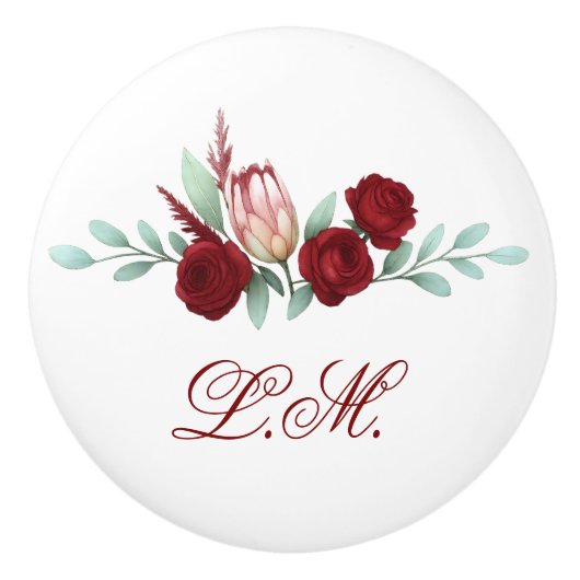 Tiefe Rote Rosen und Protea Blumenschrift Monogram Keramikknauf (Vorderseite)