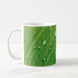 Tiefen auf grüne, grüne Pflanze Kaffeetasse