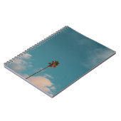 Tiefenwinkel-Fotografie der Palme unter blauem Him Notizblock (Linke Seite)