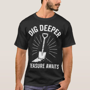 Tiefer graben Schätze warten auf die Metalldetekti T-Shirt