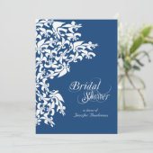 Tiefes blaues extravagantes Lilien-Brautparty Einladung (Stehend Vorderseite)