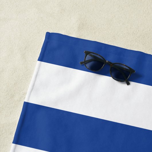 Tiefes blaues Stripe personalisiertes See-Haus Strandtuch (Beispiel)
