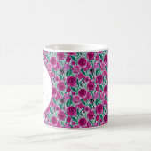 Tiefrosa Rosenmuster Monogramm Kaffeetasse (Mittel)