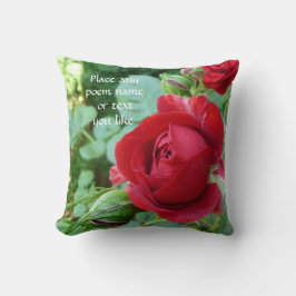 Tiefrotes Rosenknospenkissen Kissen