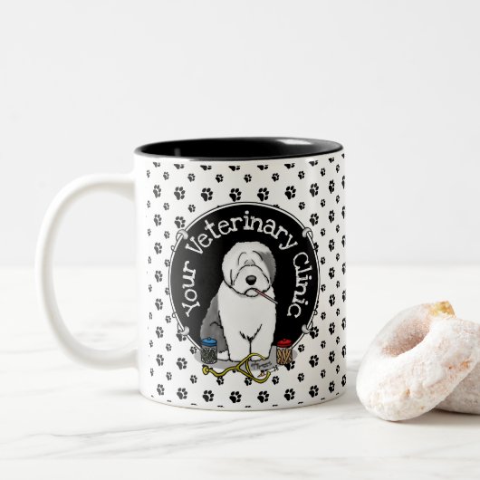Tierarzt Alt Englisch Schafhund Grau 1 Niedlicher  Zweifarbige Tasse (Mit Donut)