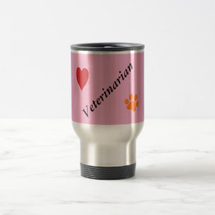Tierarzt-Orangen Pfotenabdruck und Herz auf Rosa Reisebecher
