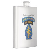 Tierärzte der Kraft-Gruppen-grünen Barett-SFG SF Flachmann (Rechts)