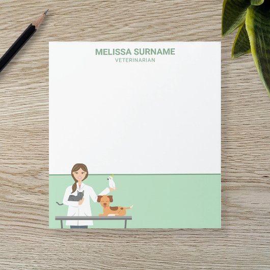 Tierärztliche Weibchen mit Tieren und benutzerdefi Notizblock