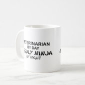 Tierärztliches tödliches Ninja Kaffeetasse (Vorderseite Links)