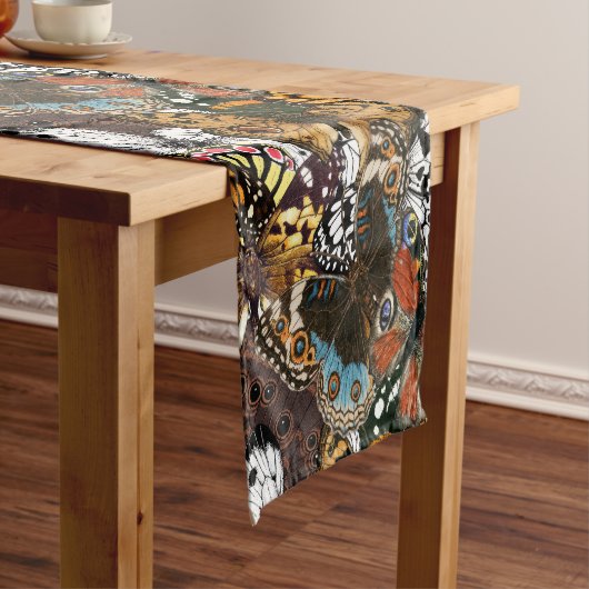 Tierdruck. Schmetterlingsflügel. Kurzer Tischläufer (Beispiel)
