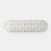 Tiere des Winterwaldes nahtloses Muster Skateboard (Horizontal)