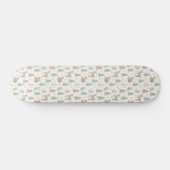 Tiere des Winterwaldes nahtloses Muster Skateboard (Horizontal)