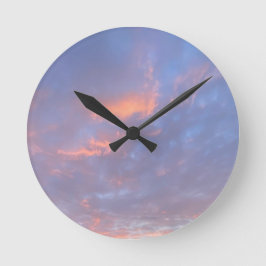 TIERE - SCHUHE UND ERDE VERBREITEN RUNDE WANDUHR