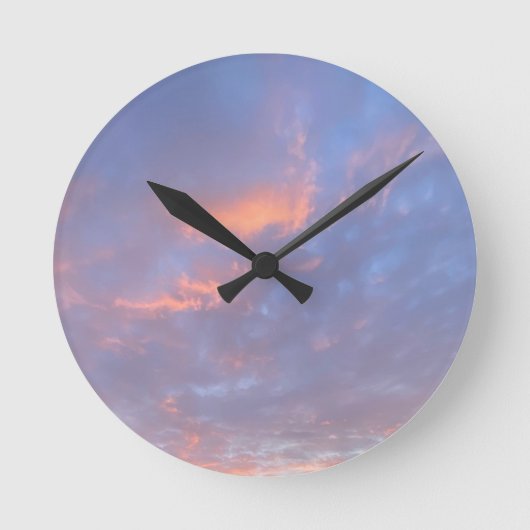 TIERE - SCHUHE UND ERDE VERBREITEN RUNDE WANDUHR (Vorderseite)