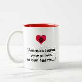 "Tiere Verließ Paw Prints auf unseren Herzen..." Zweifarbige Tasse (Links)