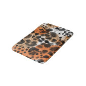 Tierhaut: kreatives Leopardenmuster. Badematte (Schrägansicht)