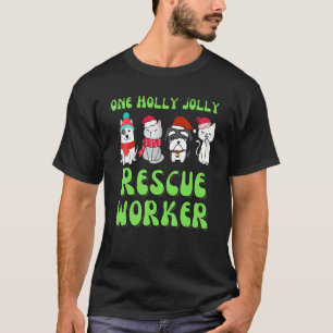 Tierheimmitarbeiter streichelt Weihnachtshund Katz T-Shirt
