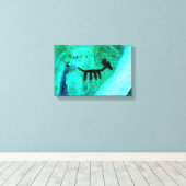 tierische Petroglyphe auf grün umhüllten Leinwände Leinwanddruck (Insitu (Holzboden))