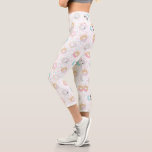 Tierspenden und -sprinklen Niedlich Capri Leggings<br><div class="desc">Pastel süße Tier spendet Illustrationen gepaart mit Sprinklen auf einem weißen Hintergrund. Karo in unserem Shop für weitere Artikel.</div>