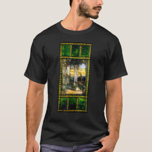 Tiffany Hinds Haus Fenster T-Shirt