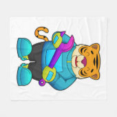 Tiger als Mechaniker mit Schlüssel Fleecedecke (Vorderseite (Horizontal))