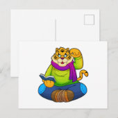 Tiger als Streber mit Buch Postkarte (Vorne/Hinten)
