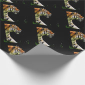Tiger Approaching - Wildtierarbeiten Geschenkpapier (Ecke)