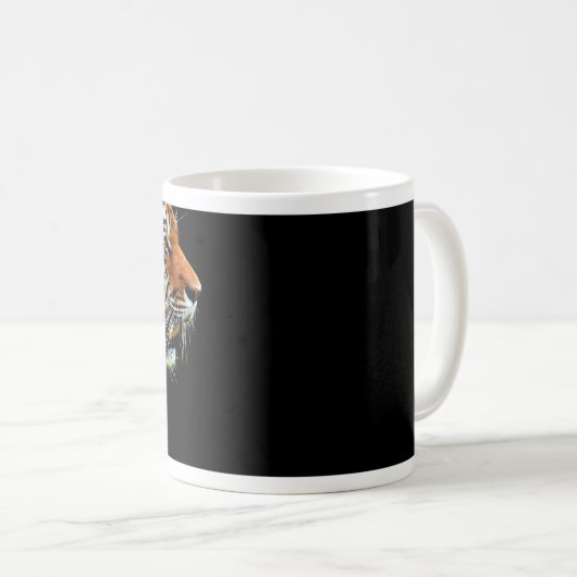 Tiger Approaching - Wildtierarbeiten Kaffeetasse (VorderseiteRechts)