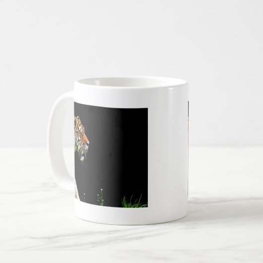 Tiger Approaching - Wildtierarbeiten Kaffeetasse (Vorderseite Links)