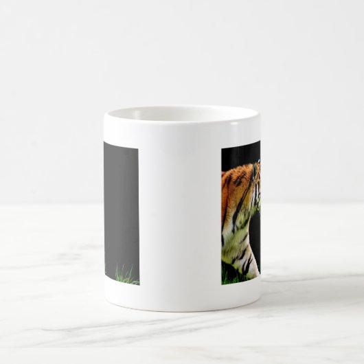 Tiger Approaching - Wildtierarbeiten Kaffeetasse (Mittel)