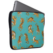 Tiger auf Aquamarinem Muster Laptopschutzhülle (Vorne Rechts)