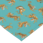 Tiger auf Aquamarinem Muster Tischdecke (Schrägansicht)