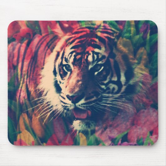 Tiger auf dem Blumenfeld Mousepad (Vorne)
