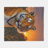 Tiger bei Sonnenuntergang Fleecedecke (Vorderseite (Horizontal))