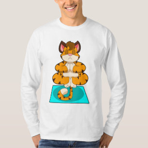 Tiger beim Yoga auf Yoga-Matte T-Shirt