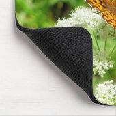 Tiger Butterfly auf weißer Blume Mousepad (Ecke)