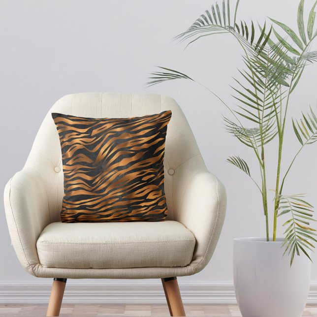 Tiger Copper Black Animal Print Kissen (Von Creator hochgeladen)