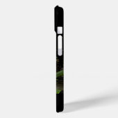 Tiger Crouching im Dschungel Case-Mate iPhone Hülle (Rückseite / Links)