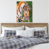 Tiger Cub Leinwanddruck (Insitu (Schlafzimmer))