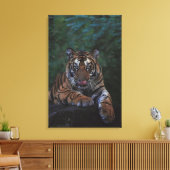 Tiger Cub Reclines on Rock Leinwanddruck (Insitu (Wohnzimmer))