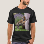 Tiger Cub Sofa Climb T-Shirt (Vorderseite)