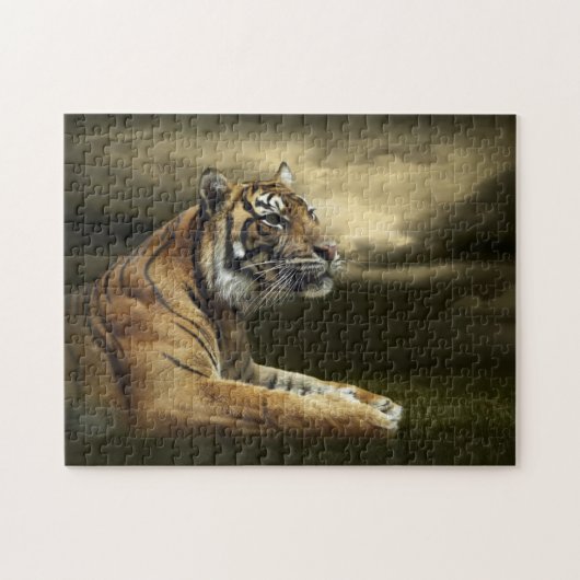 Tiger, der unter drastischem Himmel schaut und Puzzle (Horizontal)