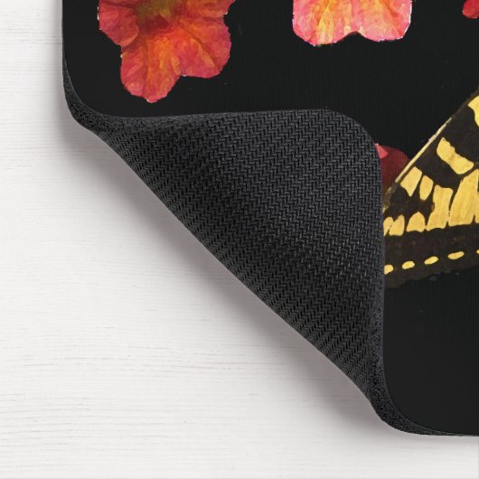 Tiger-Frack-Schmetterling auf roten Blumen Mousepad (Ecke)