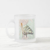 Tiger-Frack-Schmetterling auf Turks Höllenlilie Mattglastasse (Links)