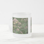 Tiger-Frack-Schmetterlinge auf Joe Pye Weed Mattglastasse (Vorderseite Links)